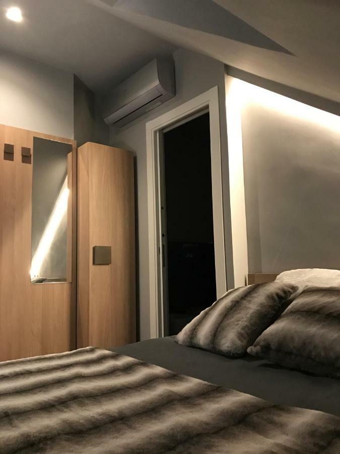 Small Double Room,850861883:JPEG